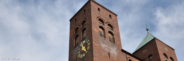 Kirchentürme mit Uhr