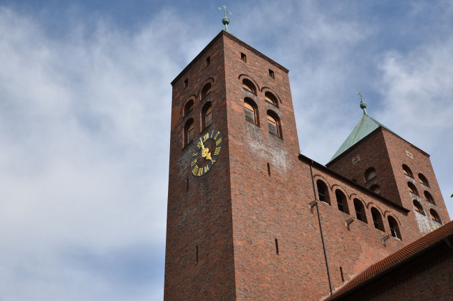 Kirchentürme mit Uhr